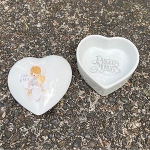 Precious Moments Vintage 1978 Porcelain Heart Trinket Box Gold Trim Enesco